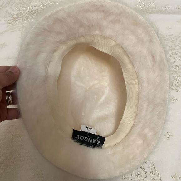 🌸SOLD 🌸KANGOL white fur bucket hat - Picture 3 of 6